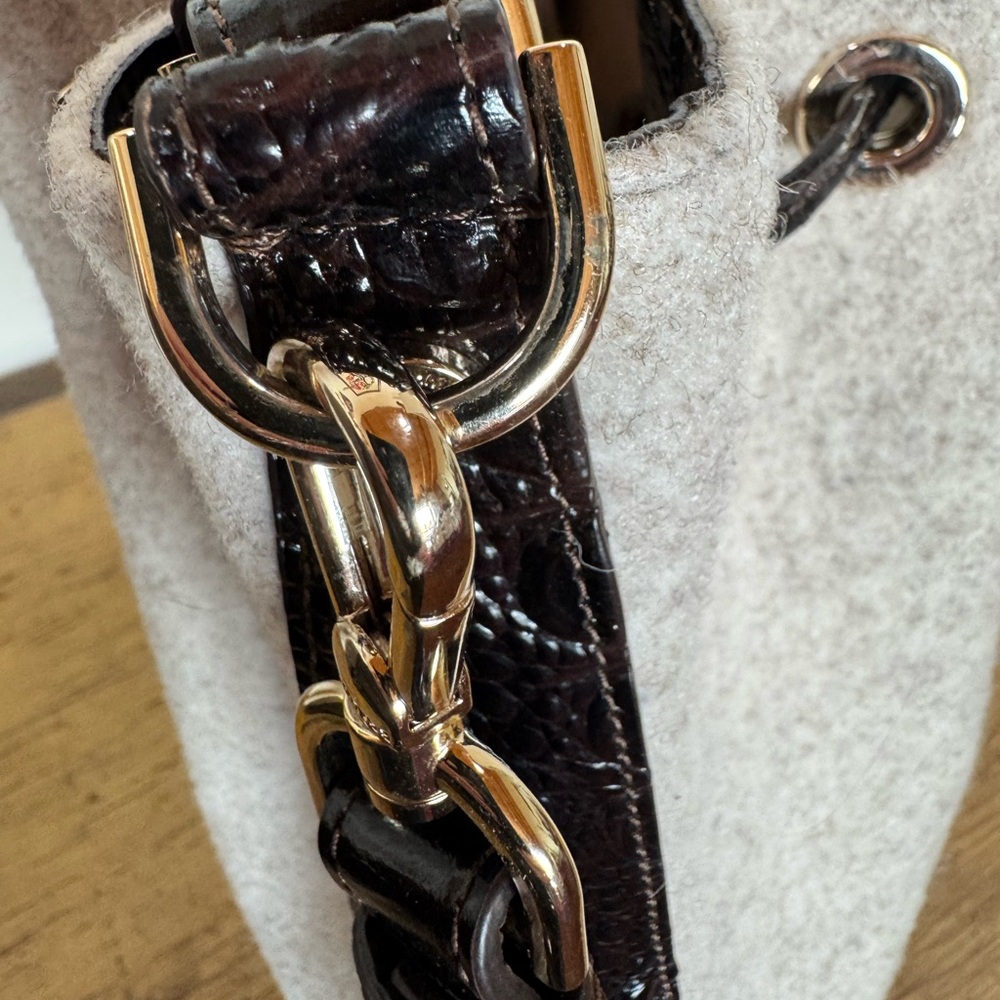 Brahmin Marlowe Bucket Bag. Unique Off White Wool and Dark Brown Crock. - Picture 9 of 15